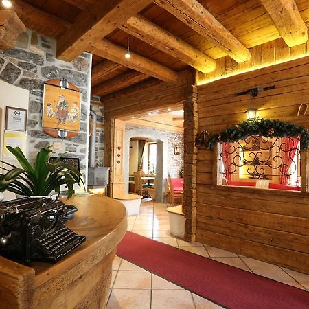Albergo Centrale 포르니 디 소프라 외부 사진
