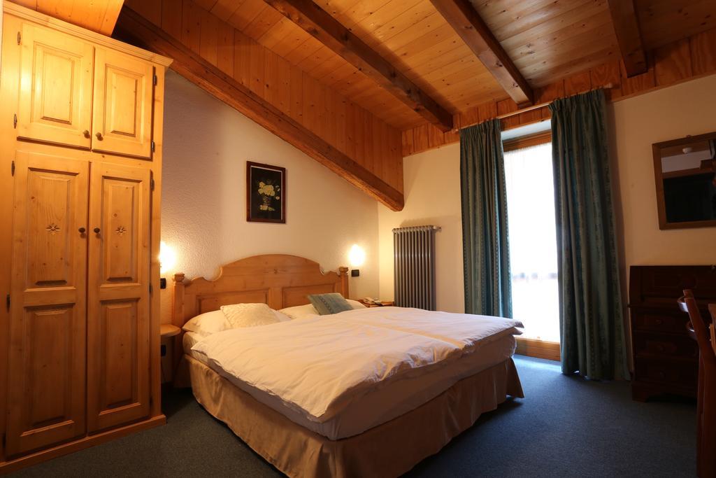 Albergo Centrale 포르니 디 소프라 객실 사진