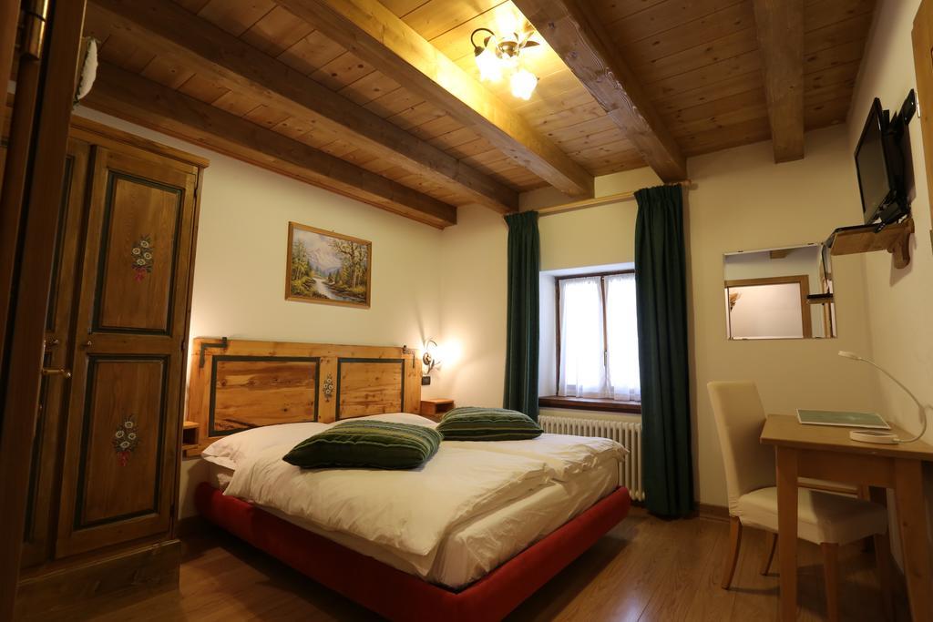 Albergo Centrale 포르니 디 소프라 객실 사진