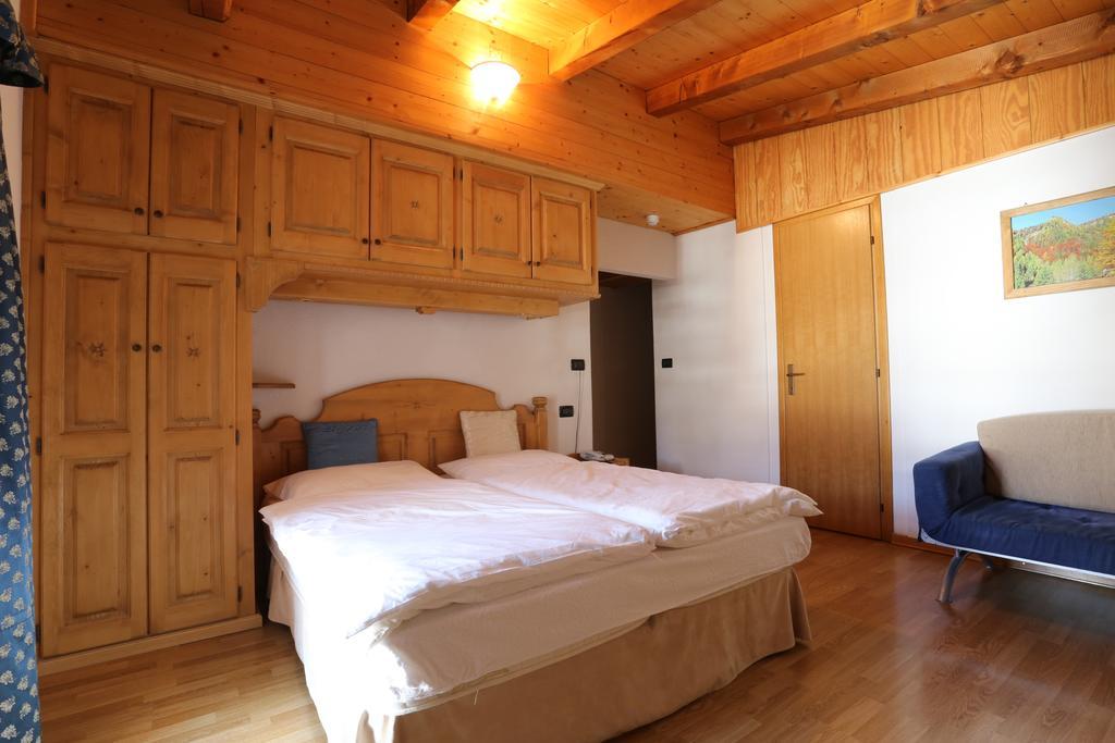 Albergo Centrale 포르니 디 소프라 객실 사진