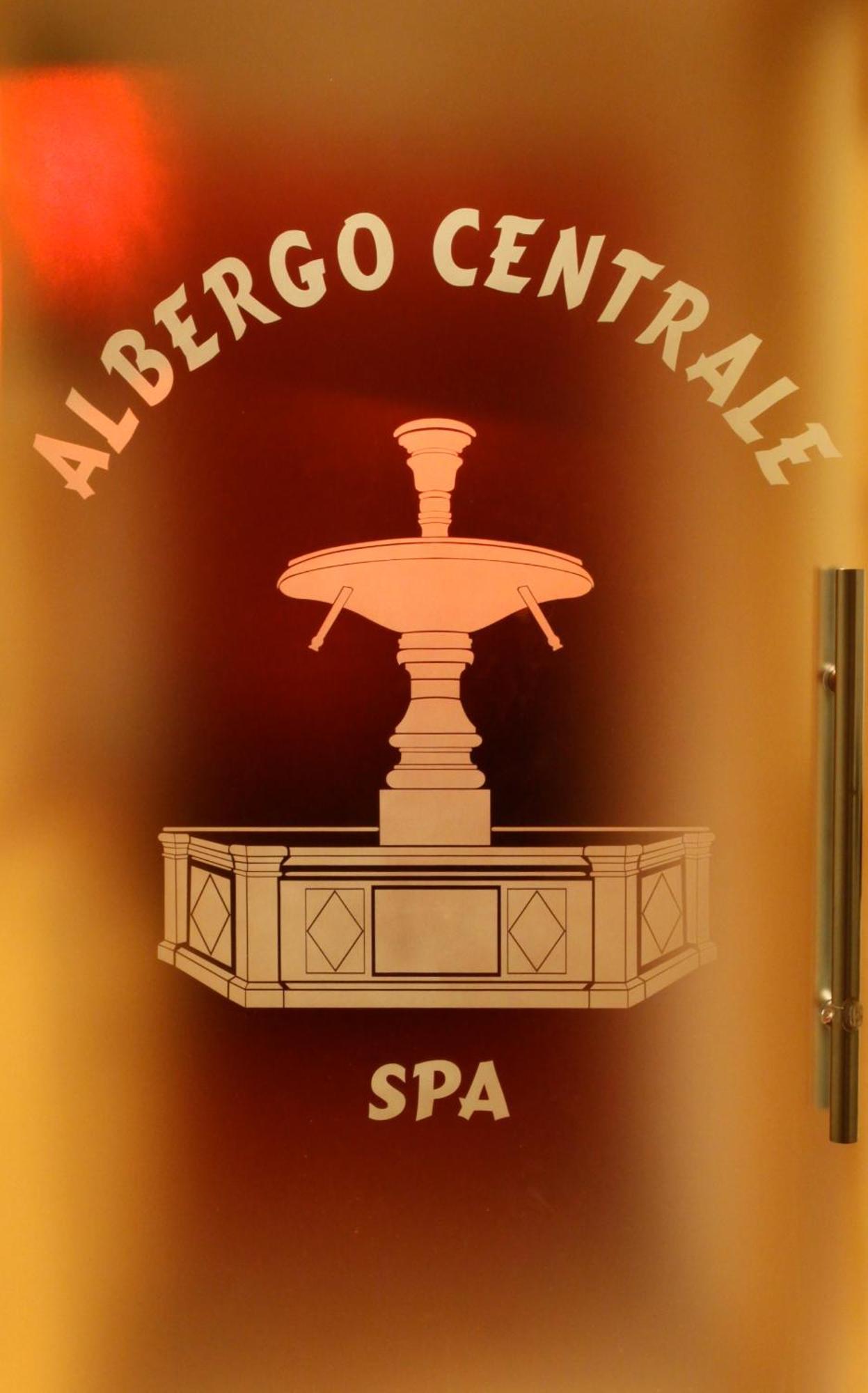 Albergo Centrale 포르니 디 소프라 외부 사진