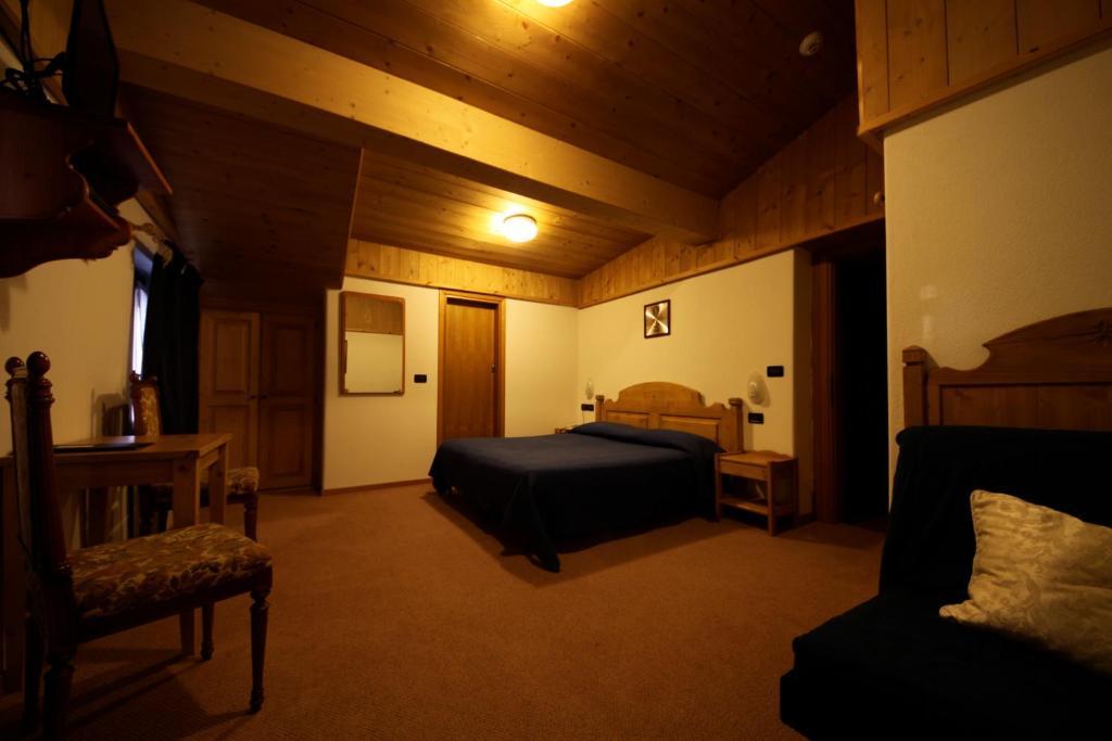 Albergo Centrale 포르니 디 소프라 외부 사진