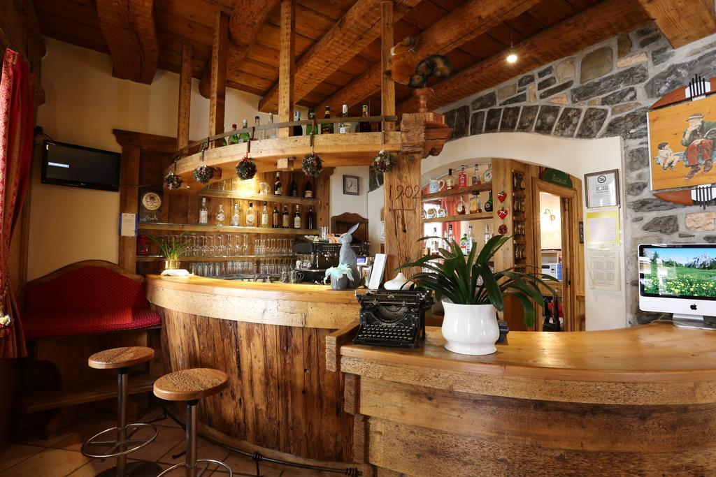 Albergo Centrale 포르니 디 소프라 외부 사진