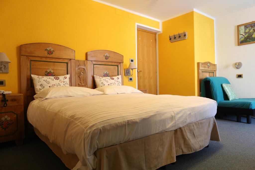Albergo Centrale 포르니 디 소프라 외부 사진
