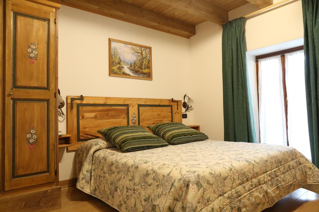 Albergo Centrale 포르니 디 소프라 외부 사진