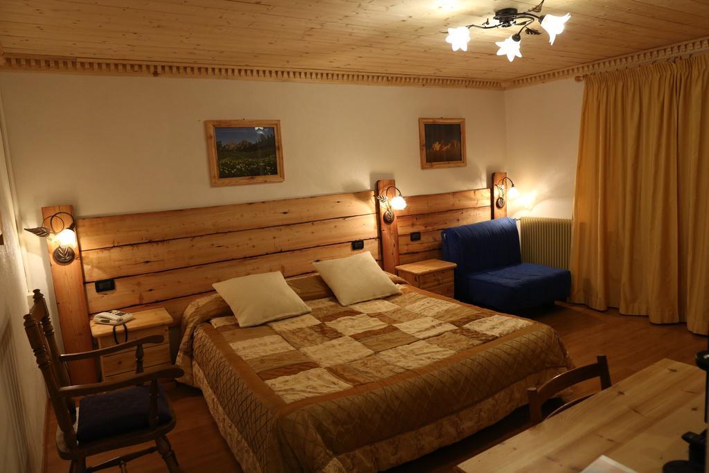 Albergo Centrale 포르니 디 소프라 외부 사진