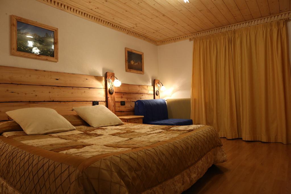 Albergo Centrale 포르니 디 소프라 외부 사진